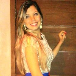 Sorria tanto quanto respira, ame enquanto você viver (;
