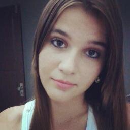 Prazer,Dulcilene,namoro com um príncipe LINDO(Victor),tenho 17 anos,amo make,sou leonina,esforçada,determinada,,bagunceira,ciumenta,moleka e muitooo xata :)