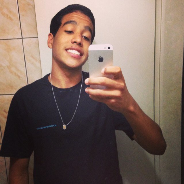 Instagram: @demelo95