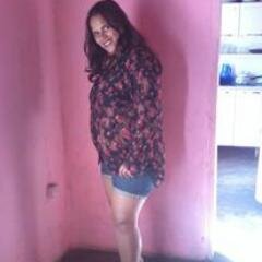 Sou uma pessoa q adora fazer amizades,tenho três filhos q são minha vida e q tanto amo e muito breve casada
