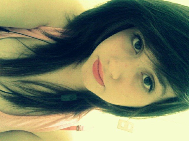 Holi, soy la Naaaai3 emmm eso, estoy obsecionada con la Psicodelia y la música chilena, Caca ஐ