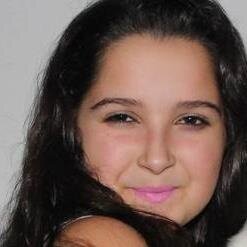 Soy loca,celosa,bipolar,alegre,me encariño rapido,olvido lento,me rio de nada,atrevida.Pero eso si una entre un millon.
