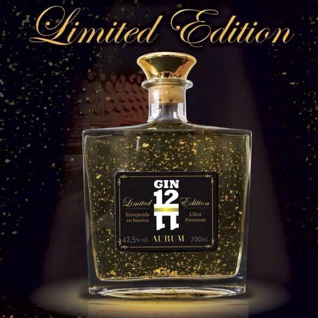 AURUM es el resultado del envejecimiento en barrica de Gin 12/11, ganando aroma y sabor. El oro puro de 24 kilates aporta el toque único a esta Limited Edition