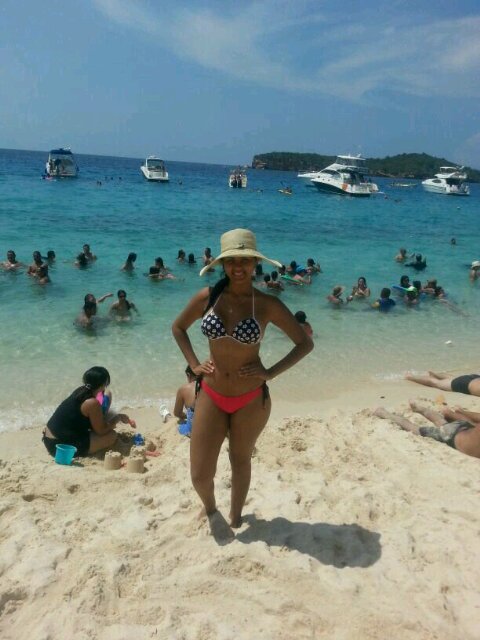 Amo a todos los que me rodean!, llena de metas y esperanzas.. Buena vibra ante todo!! Dios conmigo, quien contra mi? :)