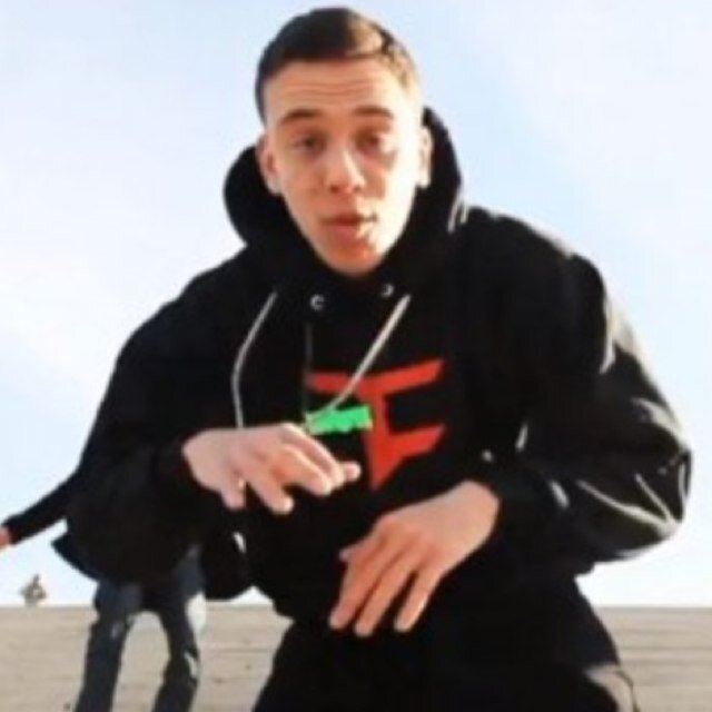 Tweeting Logic's finest bars #RattPack #VMG World Wide
http://t.co/lNjzkaTfCE