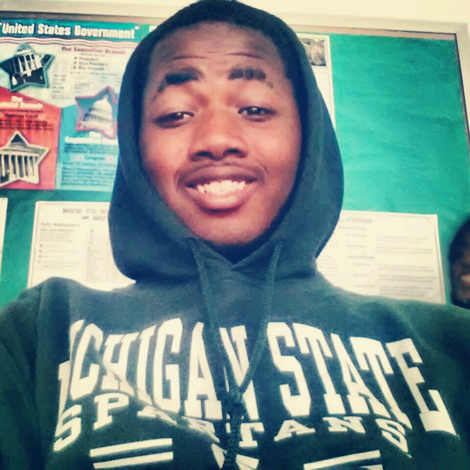 FUCK A BIO IF YOU AINT GETTIN MULA THEN DONT FOLLOW BROKE HOES SWALLOW. SLAP YALL WITH MONEY CAUSE I SCREAM #SQUAD AND IM #21HUNNARICH