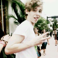 Siemaaa ! jestem Luke ! 1/4 5SOS