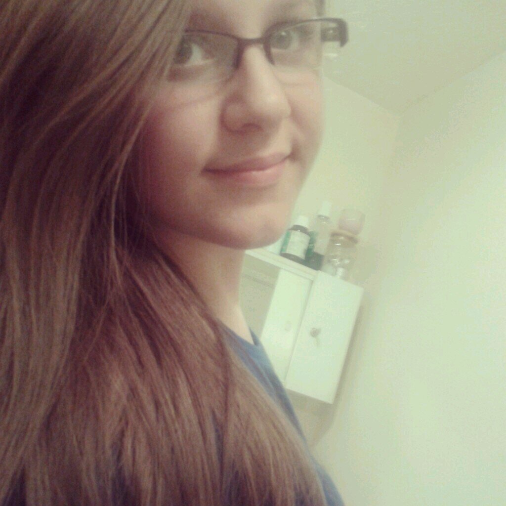 love life, live young! love listening to music, drawing and playing games! 14, UK :D xxx