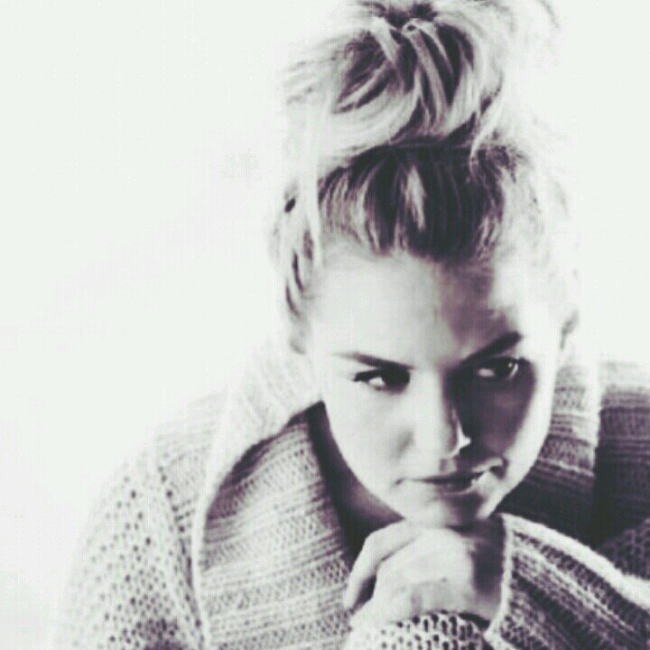 emmaxhook's profile picture. just a girl who is obsessed with ouat and house.