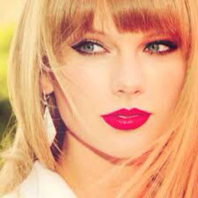 Taylor Swift // 23 // etero // single