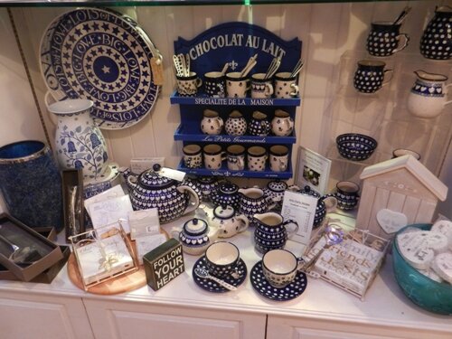 KondiGifts's profile picture. gifts for everyone in the heart of Henleaze
coffee and cakes next door without going outside!