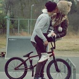 Hola Me Llamo Nikolas Soi un Bmxer de Corazon Soi Amigos de Los Skaters etc Mi Color Preferido es el Rojo :B Bye33  Atte Nikolas Ignacio