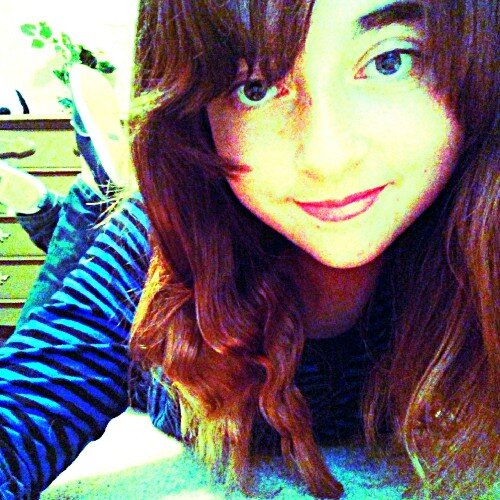♥ I am Katie !  I will follow as many people as I can and I tweet (mostly pictures) ! Follow! ♥