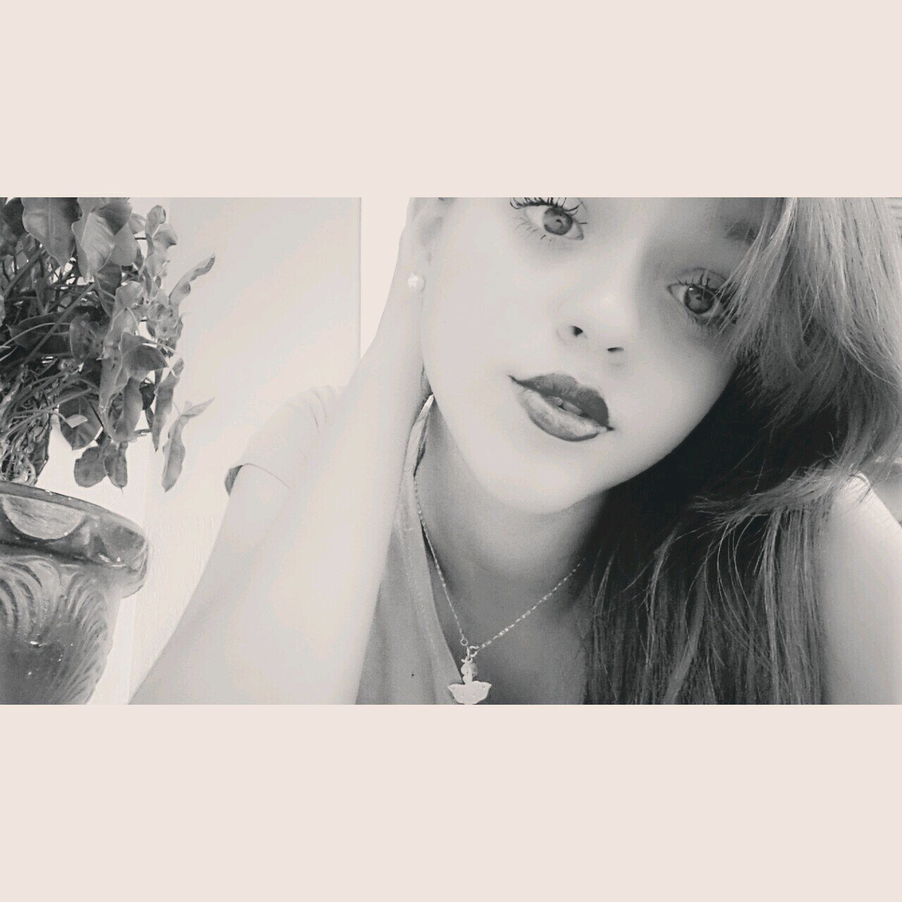 · QER SABER QEM EU SOU, PRAZER UMA GAROTA CHEIA DE DEFEITOS ;) instagram mirellyfernandes