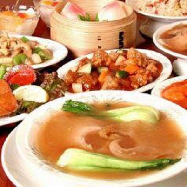 1986年創業、人気の『飲茶セット』は定番メニュー,当店名物【上海蟹の紹興酒漬け】別名『酔っ払い蟹』は、10／初旬〜。『鯉の丸揚げ』『エビと蟹の巻き揚げ』も人気！3月のおすすめは『牡蠣料理』になります。横浜市中区山下町189【上海路】045-662-6410 平日11時半〜21時、土日祭日通常営業、定休日は月・木曜日