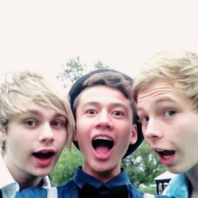 @ayo5sos loves you