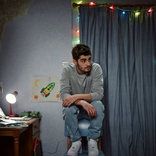 I'm 20. 1/5 of One Direction and I'm from Bradford