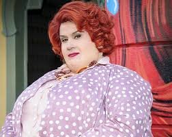 Gulosa, comilona e esgulepada. Sempre com fome!!!!
