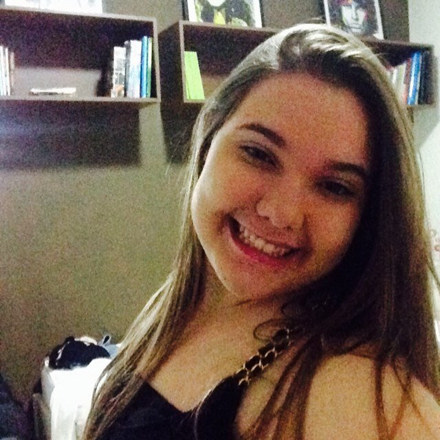 As pessoas dizem que ninguem consegue viver sem o amor. Eu acho o oxigenio mais importante. Acho a @_letib divina