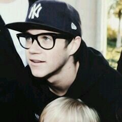 17 , Kotek @ZaynMalik_Story