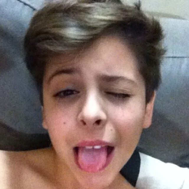 Fc dedicado ao lindo do @pinheiro_gamer ! Nao te conheco ;-; mas te acho muuuuito lindo,fofo,tudo e te adimiro muito,parabens pelo canal !