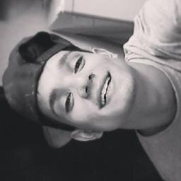 Sou Lindo, tesão, bonito, só que não ! :p