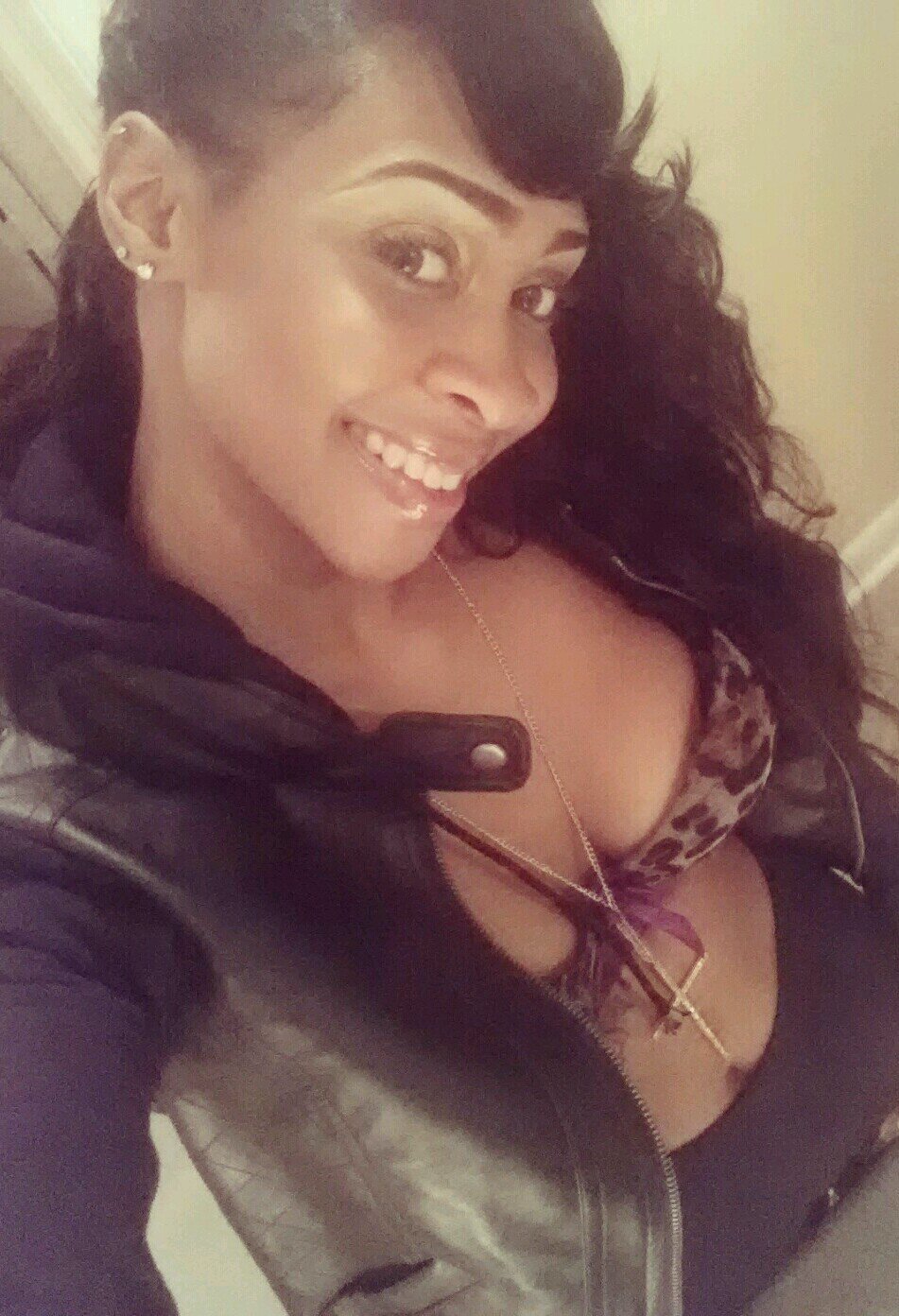 Delisialovesu's profile picture. young country THUG who ﾚov乇 gettin $$$. wise full of aggression & ambition  #justin&cam .instagram: @delisialovesyou