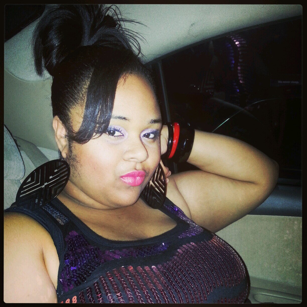 Forever Independent. Keep God 1st family 2nd. Workin day & night always on my grind. Success is my goal, theres a method 2 my madness. Ig @dreamofme09