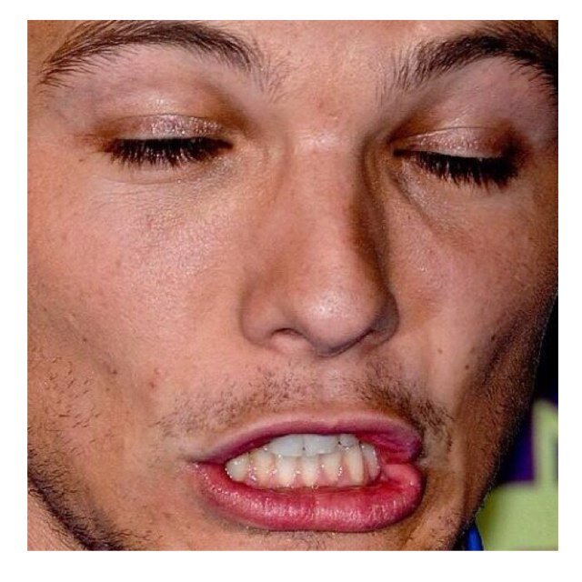 FREE FOLLOW!! xx please follow @CUMOUTSIDELARRY and @ALDONZAGM :)))) please do not block or report bc who doesn't want a free follow?