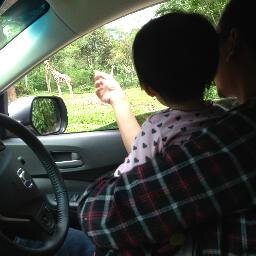 familly man, hard worker, ngiklan dikit :D yang mo bikin2 kaos, jaket, polo dll bisa di follow @voxboxclothes
