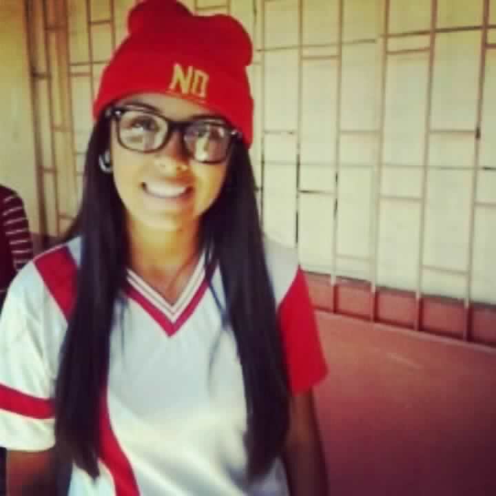 Oii   *--------------*   Me Segui ,Sigo todos de volta .--.