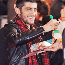 THIS IS A FREE FOLLOW. FOLLOW @SPOONINGMALIK INSTEAD. @SPOONINGMALIK