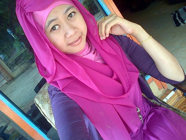 Berusaha lebih baik lagi untuk masa depan yg baik (ง'⌣')ง