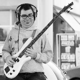 un ragazzo di provicia che cerca di far camibare le cose.
mi piace la musica, la capoeira, gli scout, il viaggiare ...