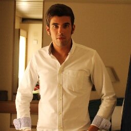 Arquitecto Técnico, trabajando como Agente de Empleo y Desarrollo Local y estudiante del Máster del Profesorado.
