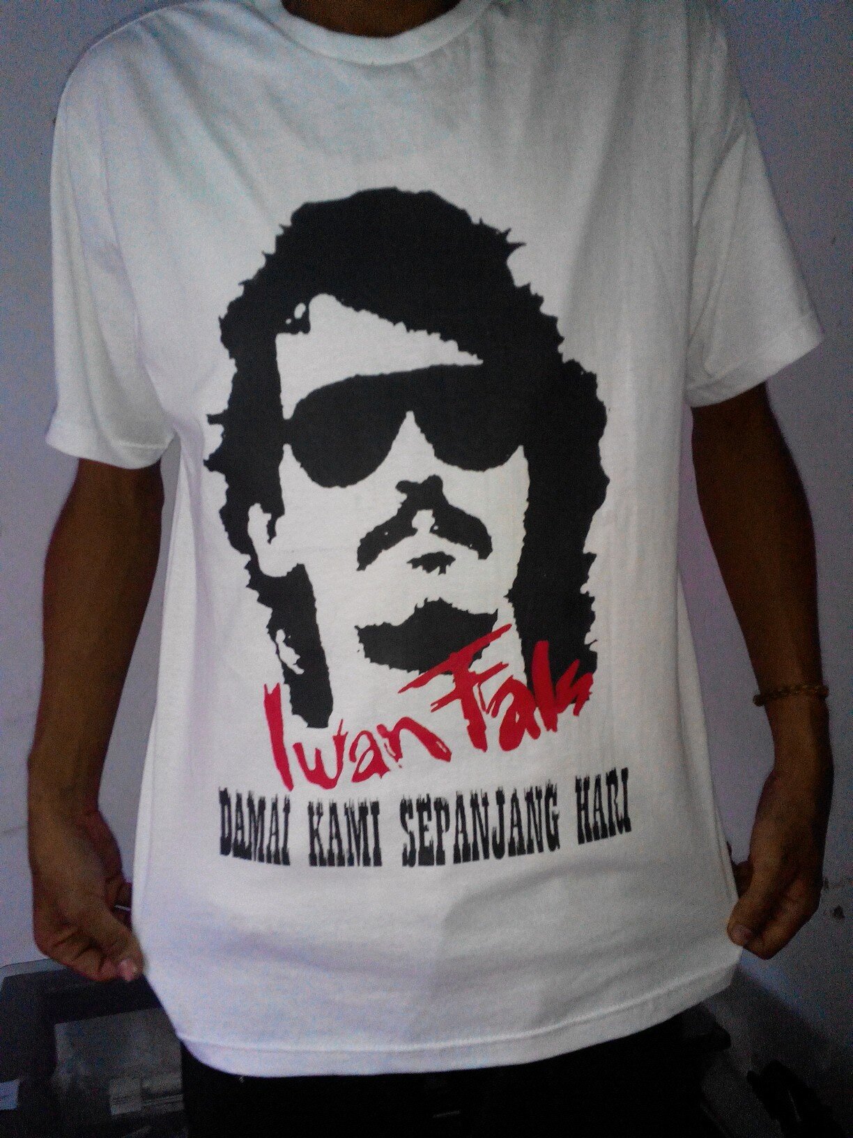 Barisan Kaos Seputar MAKASSAR, [pesan,desain] PIN : 2A345492 CALL : 085242424551 [ IWA CLOTHING LINE ]