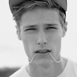 ChicosGuapos__'s profile picture. Tíos buenos para todos los gustos. Te alegramos las vistas. Dale a FAV si te gustan y RT para que tus amigas los vean.