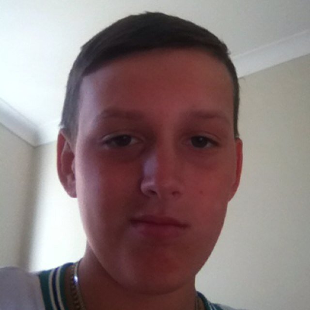 :)Hi im hayden and i like people who follow me and if u follow me ill follow u back :). ;) :D im single okay :)
