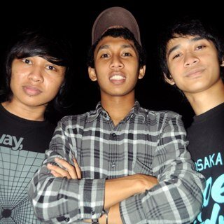 POPPUNK since 2012 | Menatap Matahari | @novanict @donyWrdn @HakimSurya | info : 08995264417(novan) | bbm : 763A9A67 | #eatthispoppunk