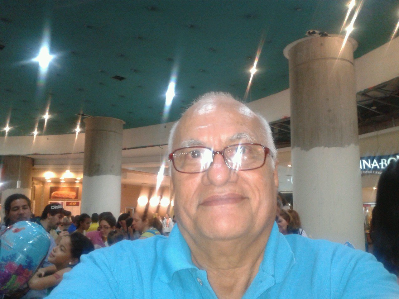 Abogado, con esperanza de ver a mi Venezuela libre de sus cadenas y condenada a vivir en este mal llamado Socialismo del Siglo XXI.