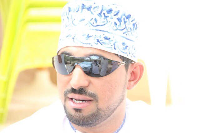 ااسمي لحالهـ : في عيون الخلق قصيدة .. اما حضوري انا اشهد أنهـ يدهور قبايل