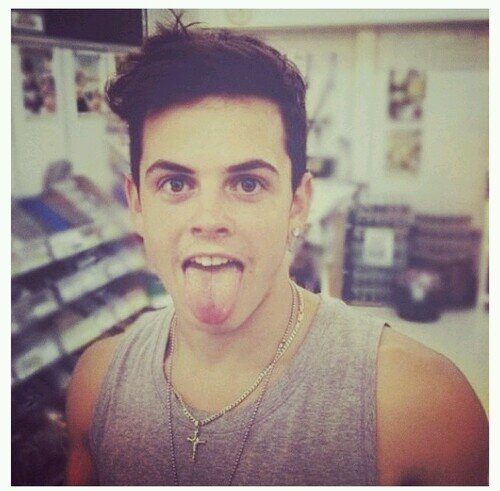 PLEASE FOLLOW @janoskiancocks ♡