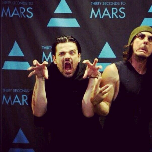 ФОЛЛОВИНГ НЕ ВЗАИМНЫЙ #30stm #Hurts муж - @Live__Dead / жена - @bberryleto / unicorn - @Sky_of_echelon /ИВАЩЕНКО - БРАТ МОЙ !!!/ KOTEYKA - @Eve___Townsend