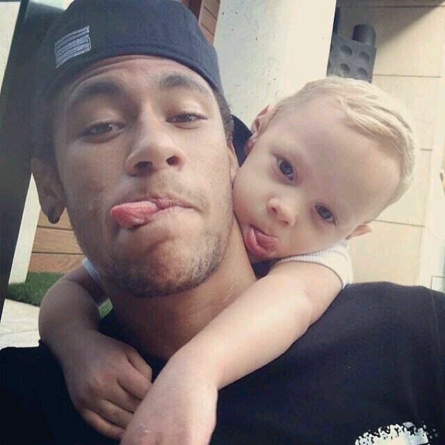 amo o neymar dms e ninguem vai mudar isso .. te amo neymar ... sou fãn do neymar e ñ do dinheiro e a fama , sucesso dle ... neymar ( MEU VIDA ) s2