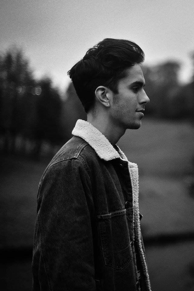 18 year old Singer/ Songwriter . http://t.co/HmjzLMjoI9