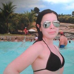 “Sorrisos e abraços espontâneos me emocionam. Palavras até me conquistam temporariamente. Mas atitudes me ganha para sempre Clarice Lispector . estudante de Enf