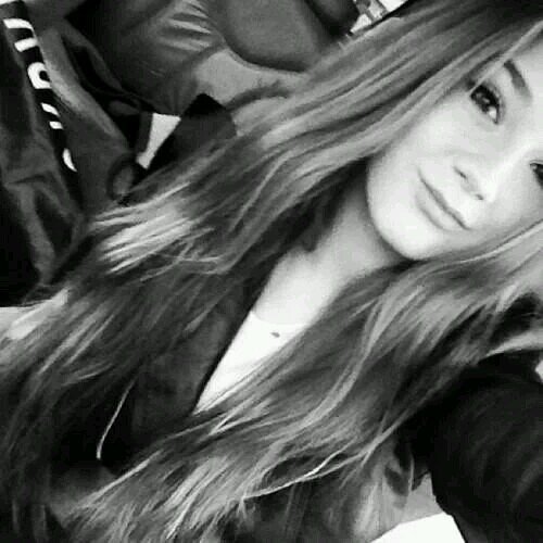 *hair flick* Aspiring actress, 16, LA, Queen of Sass. I enjoy Cupcakes and Unicorns.