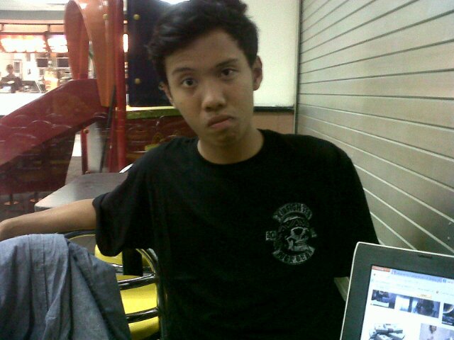 Orang nya asik apa adanya ga neko ., itu lah prinsip hidup ku (˘⌣˘)