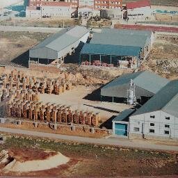 Fabrica de puertas y ventanas en madera maciza,