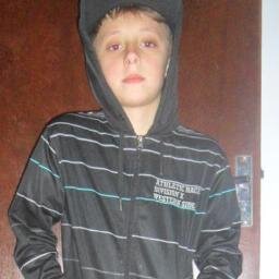 em casa fumando maconha